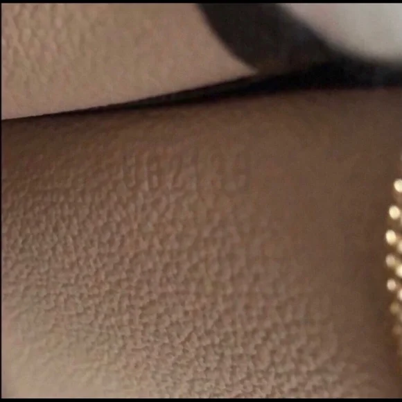 ♡LOUIS VUITTON Clutch 26♡ - Picture 9 of 13